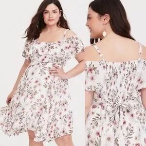 🌸 Torrid White Floral Gauze Cold Shoulder Skater Dress – Size 2 (Plus) 🌸
